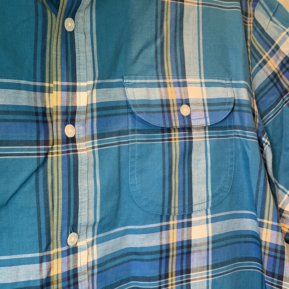 L.L. Bean Signature slim fit short sleeve button up - Picture 2 of 6